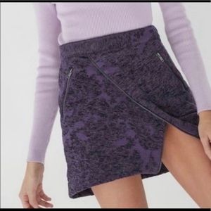 UO JOAN ASYMMETRICAL MINI SKIRT